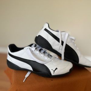 Youth Puma moto sneakers